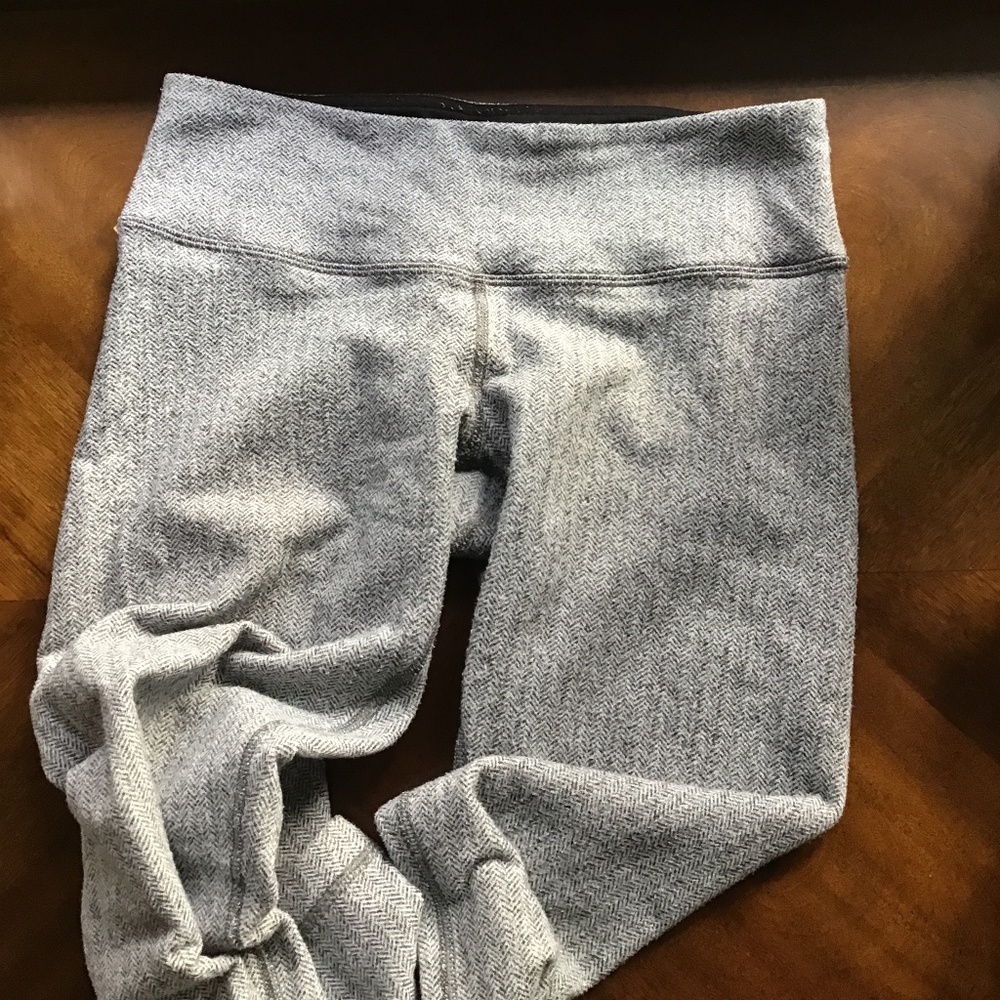 Lulu Wunder Under MidRise Leggings